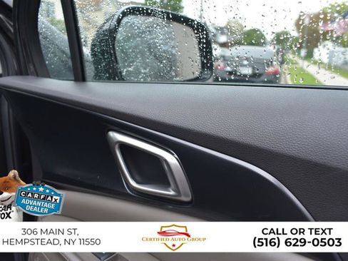 Used 2025 Kia Carnival FWD image 23