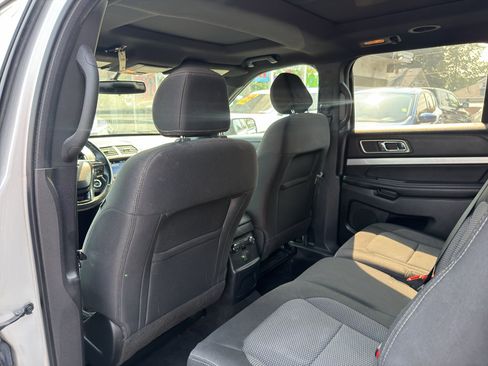 Used 2017 Ford Explorer XLT w/ Equipment Group 201A AWD/4WD image 15