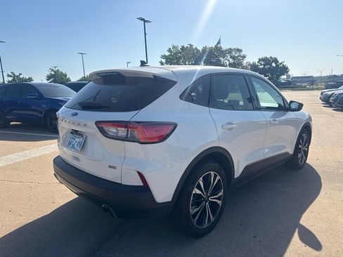Used 2021 Ford Escape SE w/ SE Sport Appearance Package FWD image 3