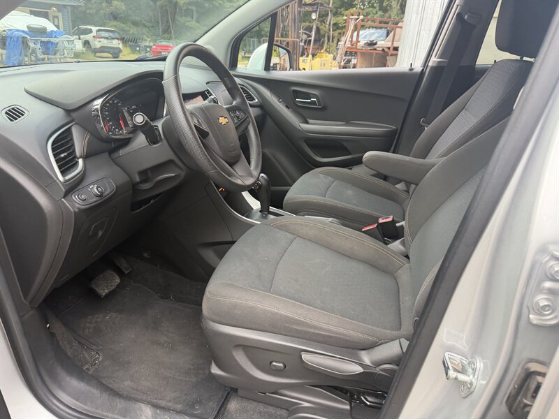 Used 2021 Chevrolet Trax LS w/ Tint and Cruise Package FWD image 19