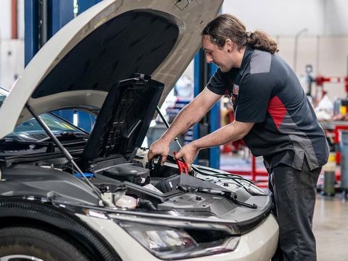 Used 2023 Toyota RAV4 XLE Premium image 8