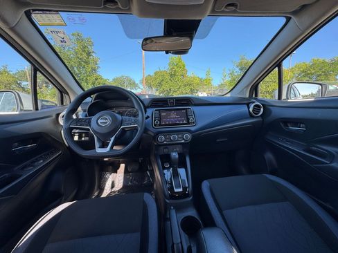 Used 2025 Nissan Versa SV image 31