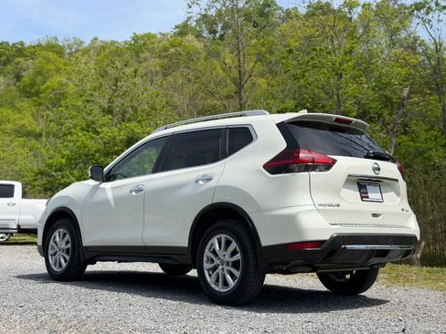 Used 2018 Nissan Rogue SV AWD/4WD image 4