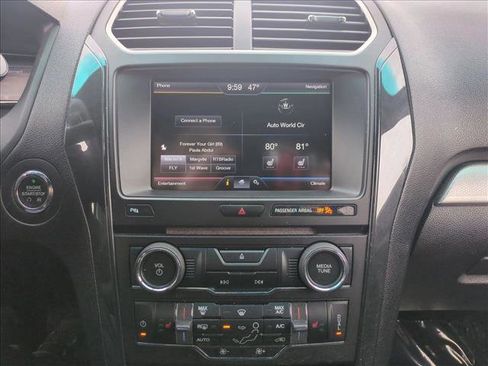 Used 2016 Ford Explorer XLT w/ Equipment Group 202A image 14