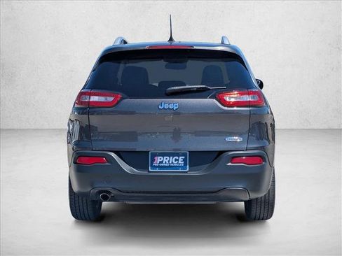 Used 2018 Jeep Cherokee Latitude Plus FWD image 7