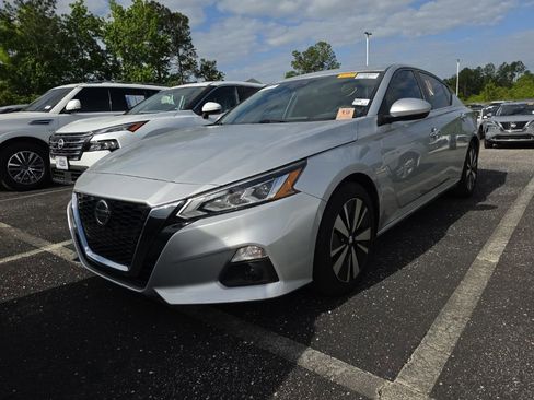 Used 2022 Nissan Altima 2.5 SV image 1