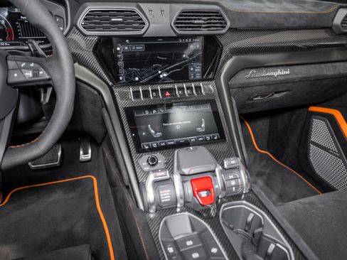 Used 2024 Lamborghini Urus Performante image 34