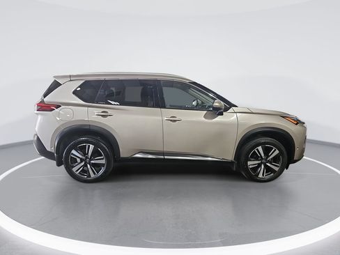 Used 2023 Nissan Rogue SL AWD/4WD image 2