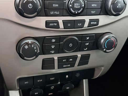Used 2009 Ford Focus SE FWD image 22