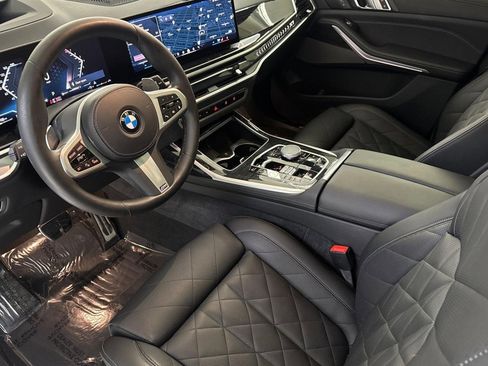 Used 2025 BMW X7 xDrive40i w/ M Sport Package AWD/4WD image 4