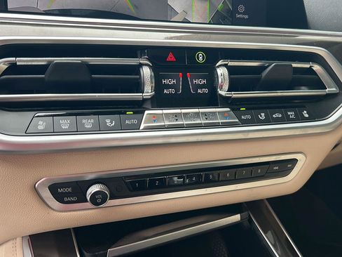 Certified 2022 BMW X5 xDrive40i w/ M Sport Package image 28