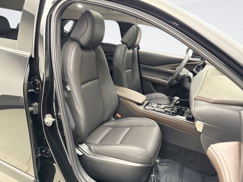 Used 2025 MAZDA CX-30 AWD 2.5 S w/ Premium Package image 16