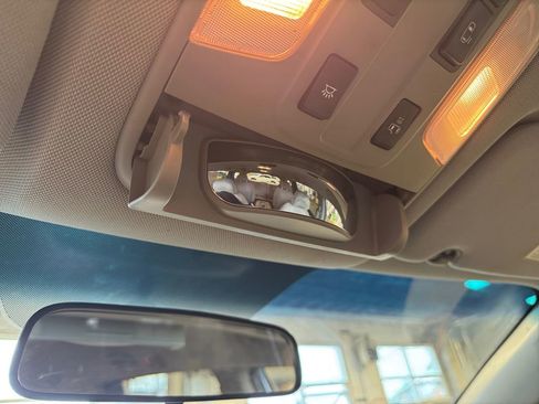 Used 2016 Kia Sedona LX w/ LX Convenience Package FWD image 19