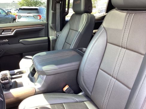 Used 2024 Chevrolet Silverado 1500 High Country image 12