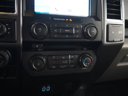 Used 2016 Ford F150 XLT w/ Equipment Group 302A Luxury AWD/4WD image 21