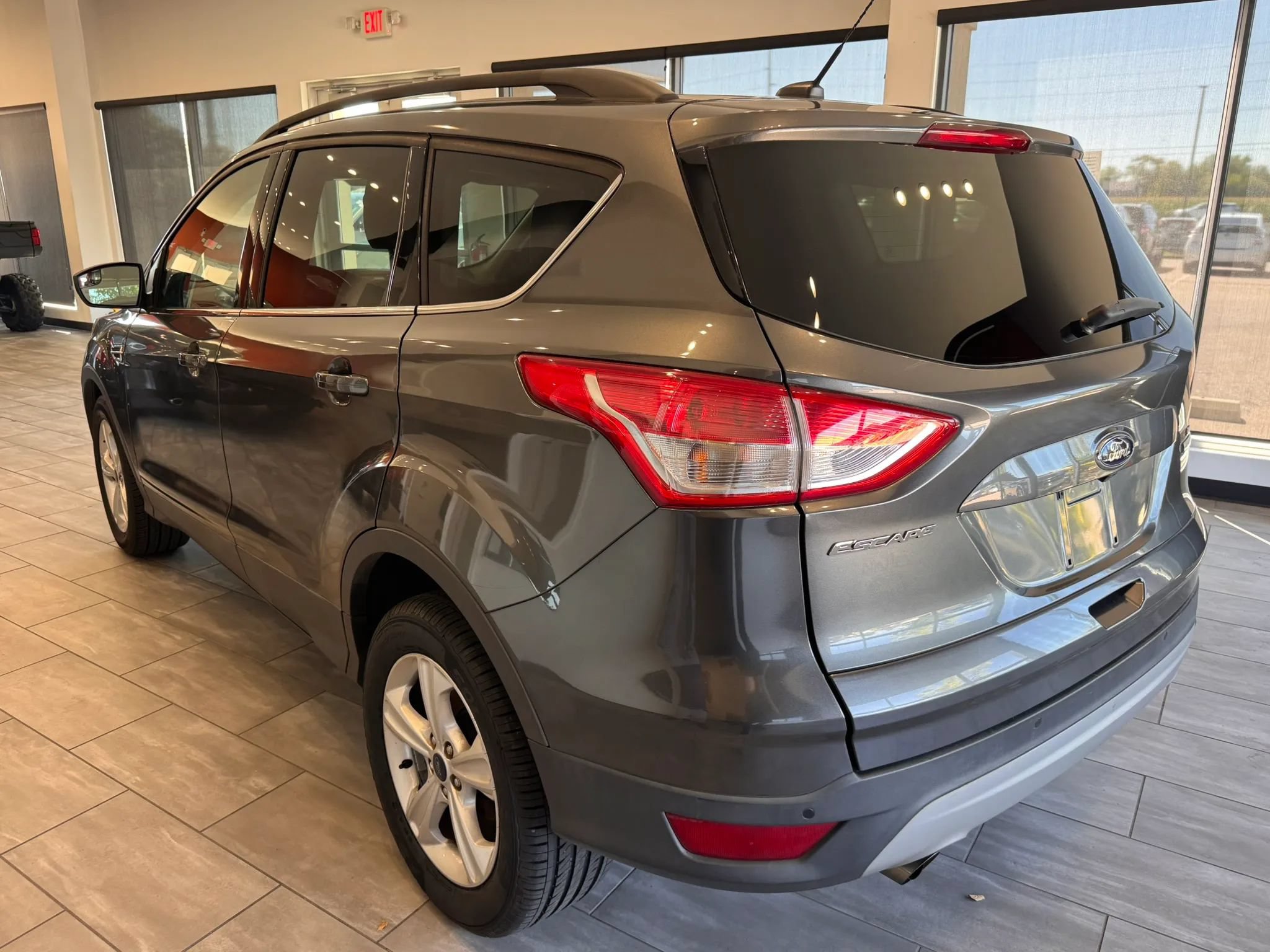 Used 2016 Ford Escape SE w/ SE Leather Comfort Package FWD image 10