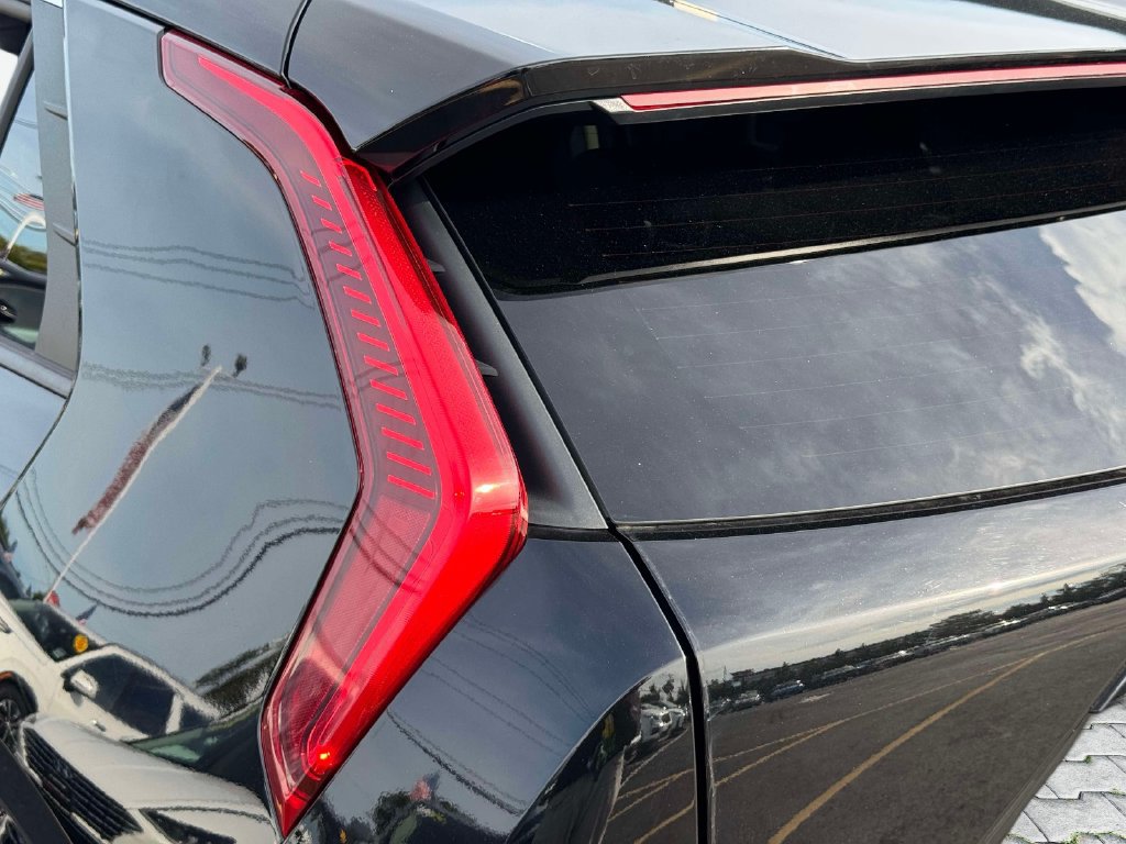 Certified 2025 Kia Niro Wave w/ Wave Preserve Package FWD image 10