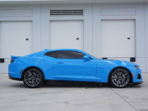 Used 2022 Chevrolet Camaro ZL1 image 14