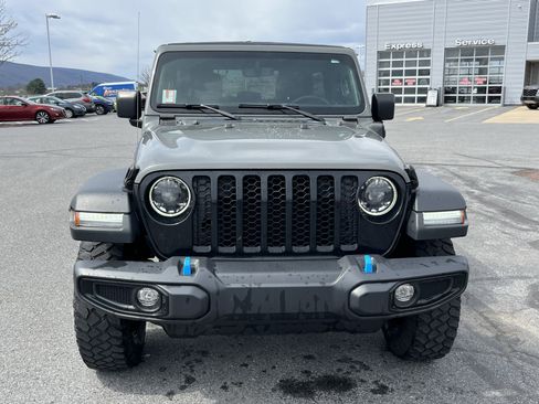 Used 2023 Jeep Wrangler Unlimited w/ Sun & Screen Package image 9