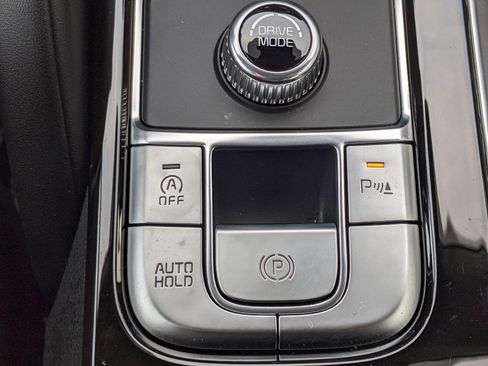 Used 2025 Kia Telluride LX image 25