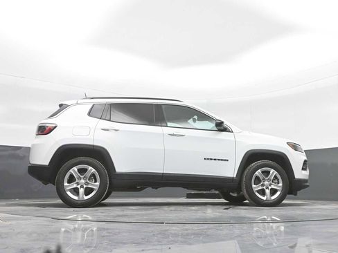 Used 2023 Jeep Compass Latitude image 31
