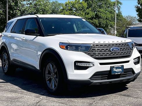 Used 2024 Ford Explorer XLT w/ Equipment Group 202A AWD/4WD image 39