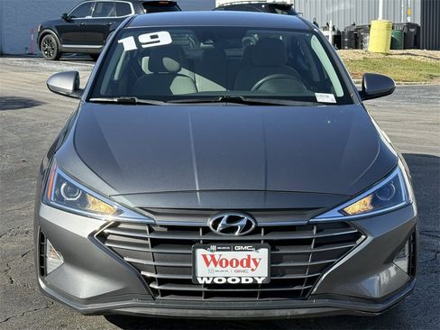 Used 2019 Hyundai Elantra SEL image 3