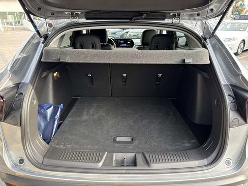 Used 2025 Chevrolet Trax LT w/ LT Convenience Package image 9