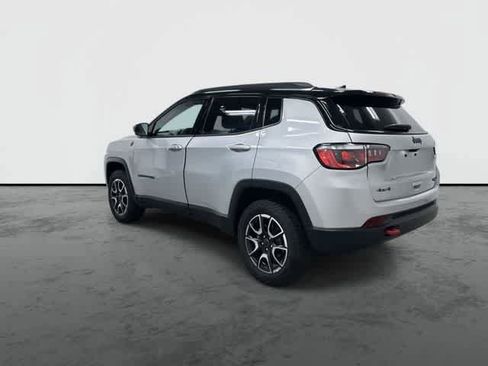 Used 2025 Jeep Compass Trailhawk AWD/4WD image 9