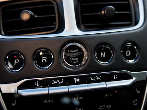 Used 2018 Aston Martin DB11 V12 RWD image 24