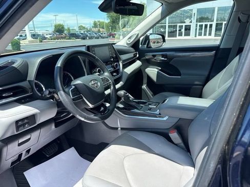Used 2022 Toyota Highlander Limited AWD/4WD image 17