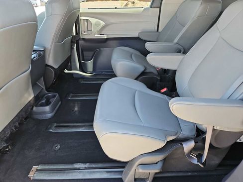 Used 2023 Toyota Sienna XLE image 19