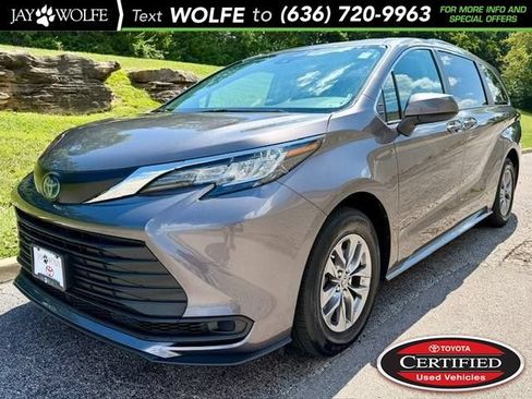 Used 2023 Toyota Sienna LE w/ LE Plus Package FWD image 1
