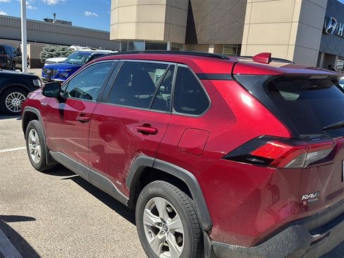 Used 2020 Toyota RAV4 XLE w/ Convenience Package image 8