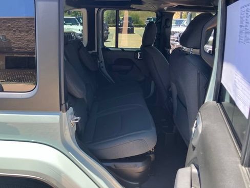 Used 2024 Jeep Wrangler Unlimited AWD/4WD image 18
