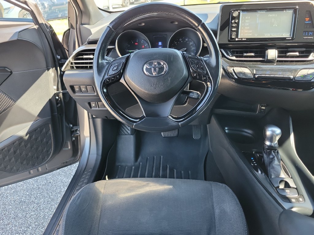 Used 2018 Toyota C-HR XLE FWD image 14