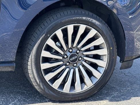 Used 2019 Lincoln Navigator Reserve image 5