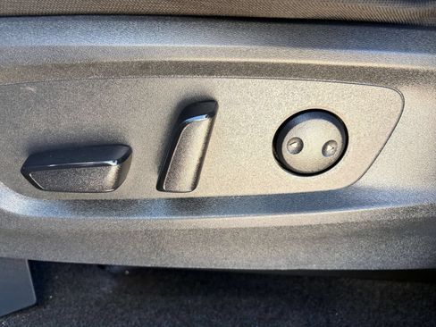 Used 2025 Nissan Pathfinder SV FWD image 22