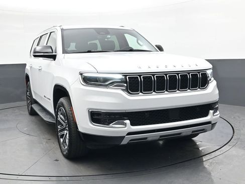 Used 2024 Jeep Wagoneer Series II image 2