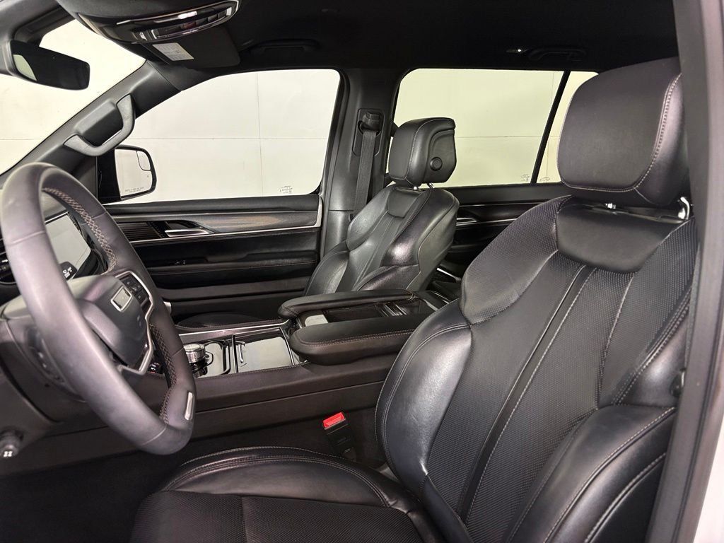 Used 2023 Jeep Wagoneer 2WD image 18