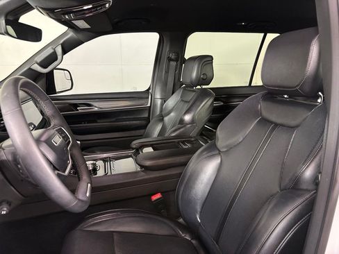 Used 2023 Jeep Wagoneer 2WD image 18