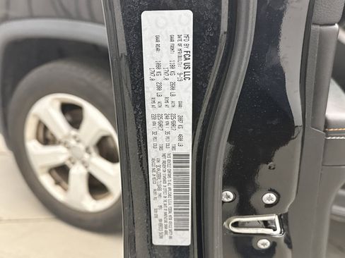 Used 2020 Jeep Compass Latitude w/ Cold Weather Group image 11