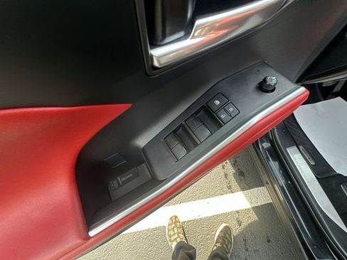 Used 2023 Toyota Highlander XSE image 17