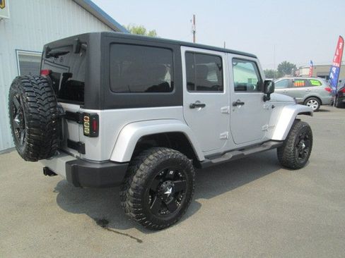 Used 2011 Jeep Wrangler Unlimited Sahara w/ Dual Top Group AWD/4WD image 6