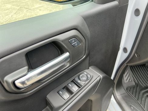 Used 2024 Chevrolet Silverado 1500 Custom w/ Dark Appearance Package image 24