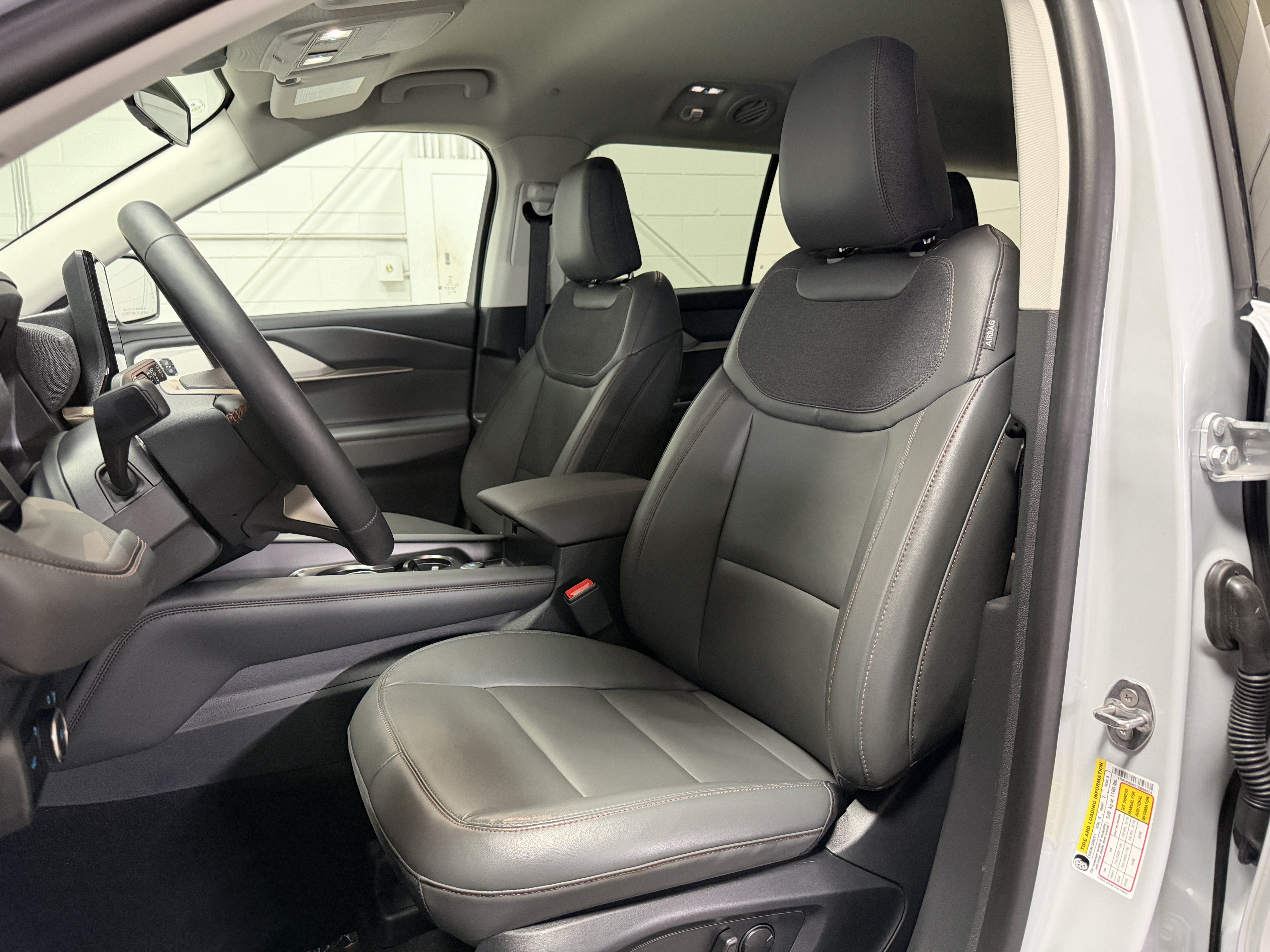 Used 2026 Ford Explorer Active w/ Active Comfort Package AWD/4WD image 11