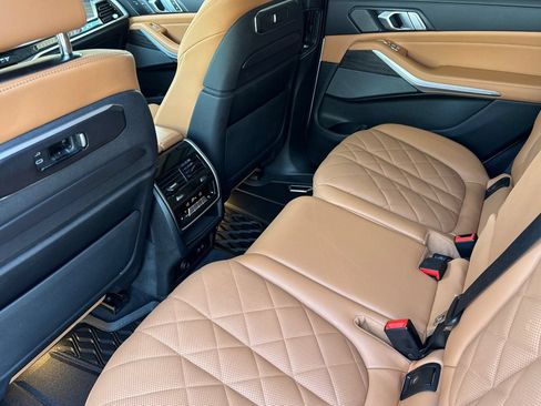 Used 2023 BMW X7 xDrive40i w/ Executive Package AWD/4WD image 13