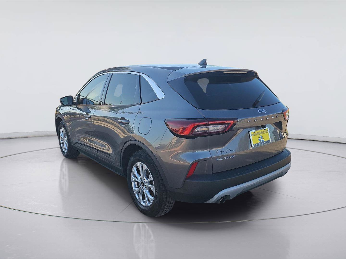 Used 2023 Ford Escape Active w/ Cold Weather Package FWD image 3