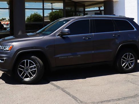 Used 2020 Jeep Grand Cherokee Laredo w/ 18" Wheel & 8.4" Radio Group AWD/4WD image 4