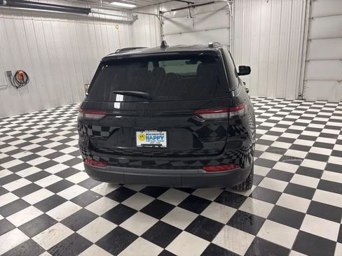 Used 2026 Jeep Grand Cherokee Altitude AWD/4WD image 4